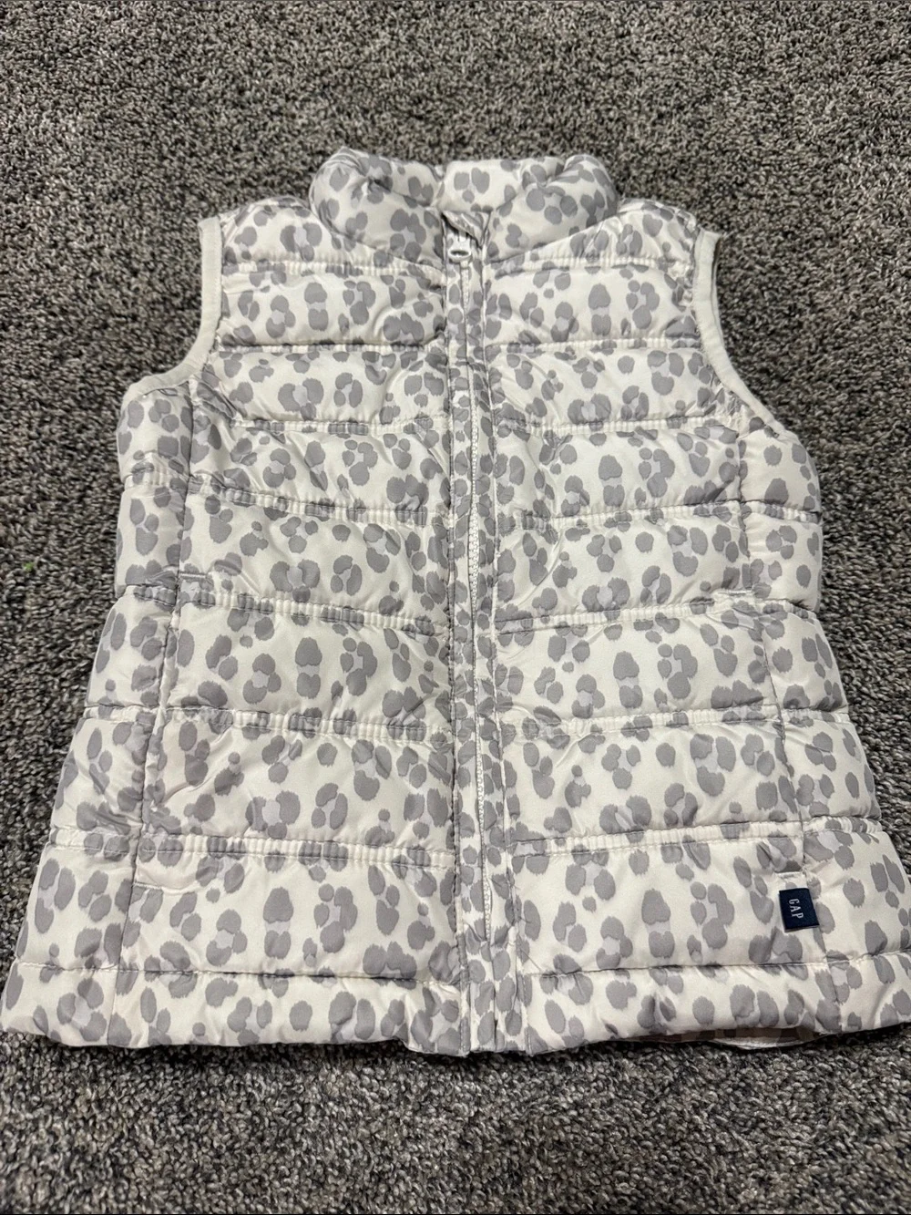 GAP White & Light Gray Leopard Print Puffer Vest - Girls
